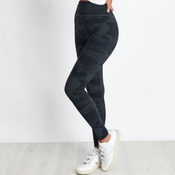 ALO yoga High rise Camo print leggings size large - Picture 1 of 6